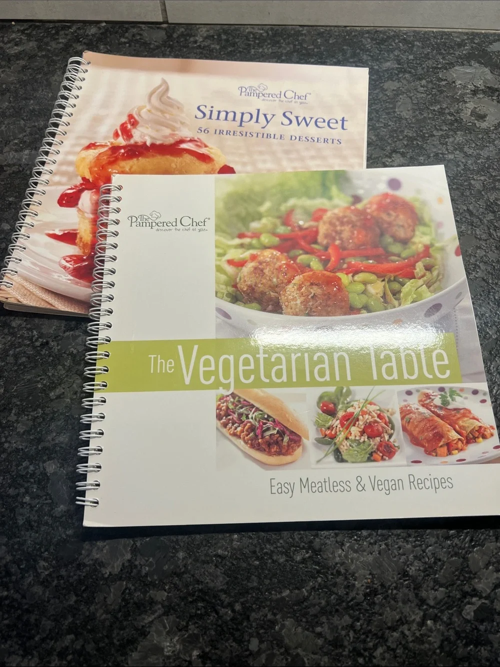 Pampered Chef The Vegetarian Table and Simply Sweet Cookbook - White & Green